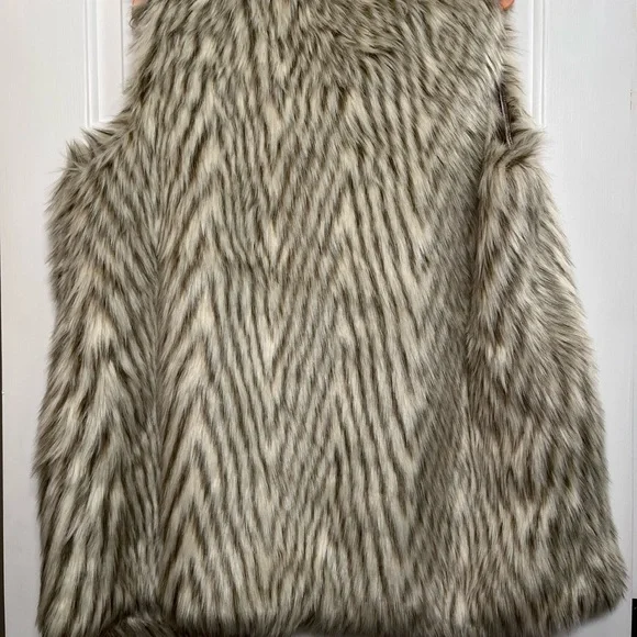Fur vest! - Picture 2 of 4